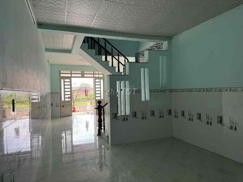 Rent a clean new house, near a stop of 26 delivered 234 with 2 ps, clean sleep.