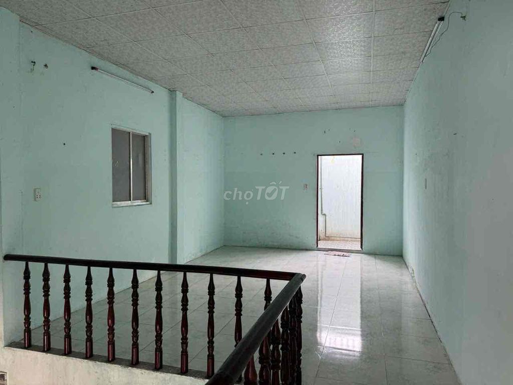 Rent a clean new house, near a stop of 26 delivered 234 with 2 ps, clean sleep.