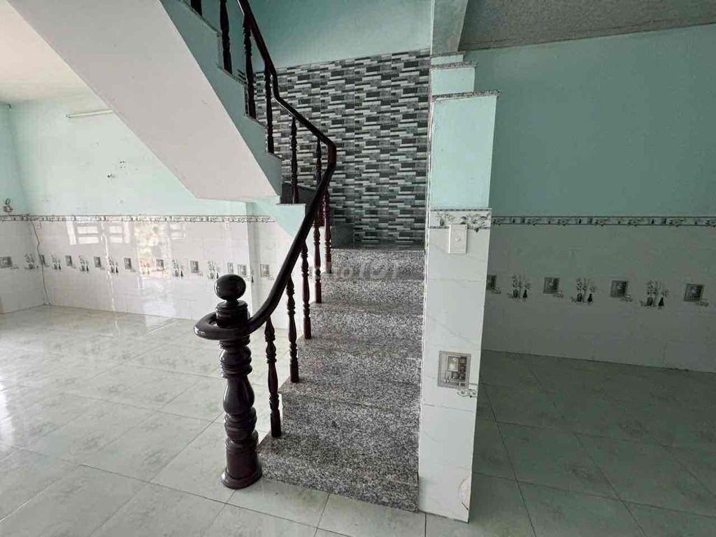 Rent a clean new house, near a stop of 26 delivered 234 with 2 ps, clean sleep.