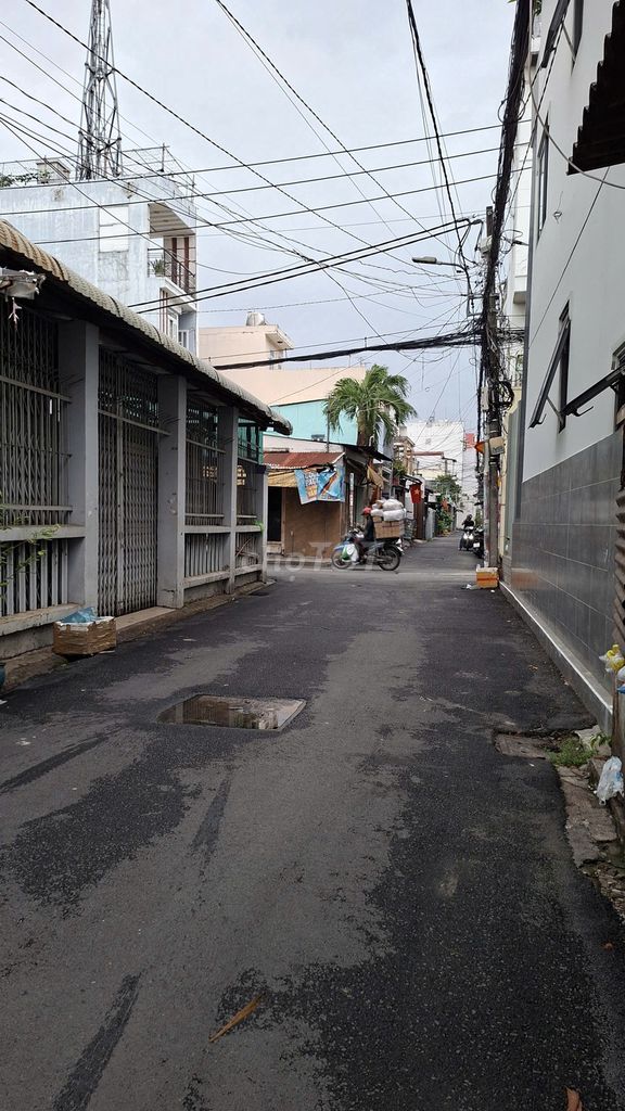 Fourth leveler of Han Shun Street 4.1 x 24 meters costs 7 million a month