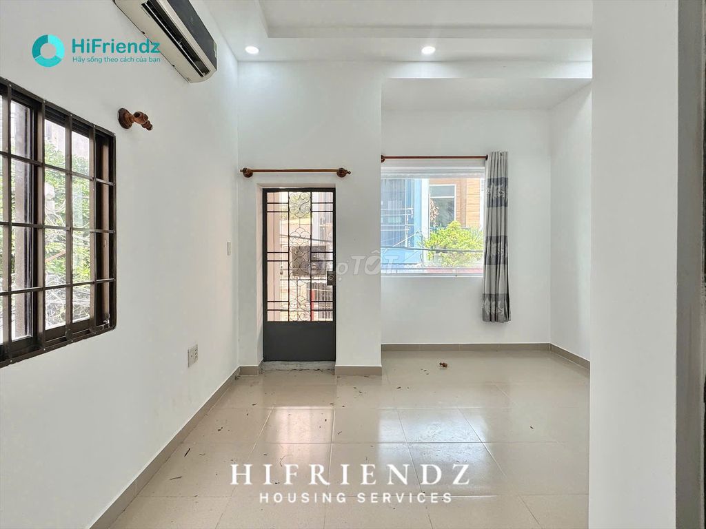 Studio balconies right next to Bihar Mall empty car free, service