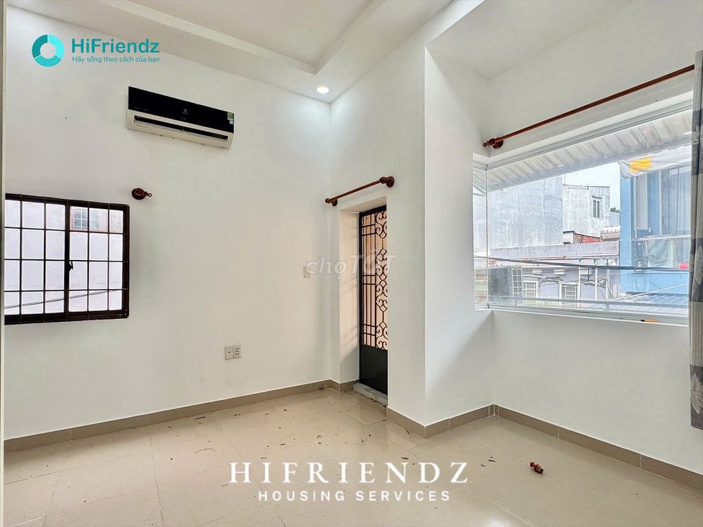 Studio balconies right next to Bihar Mall empty car free, service