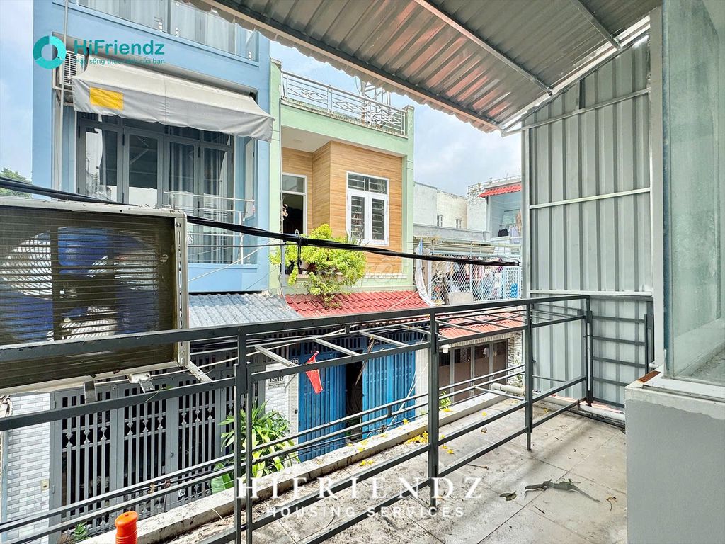Studio balconies right next to Bihar Mall empty car free, service