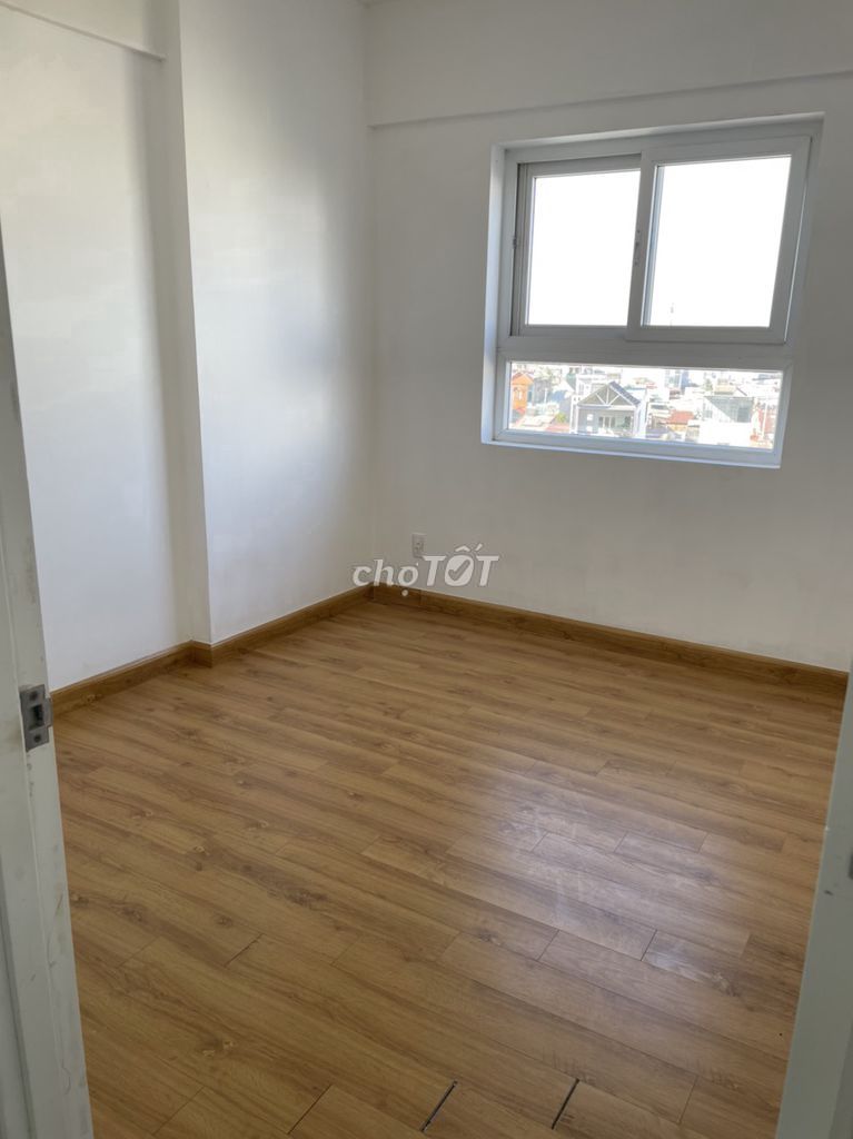 Renting Topaz Home. District 12. Price: 6.5 million. Empty house