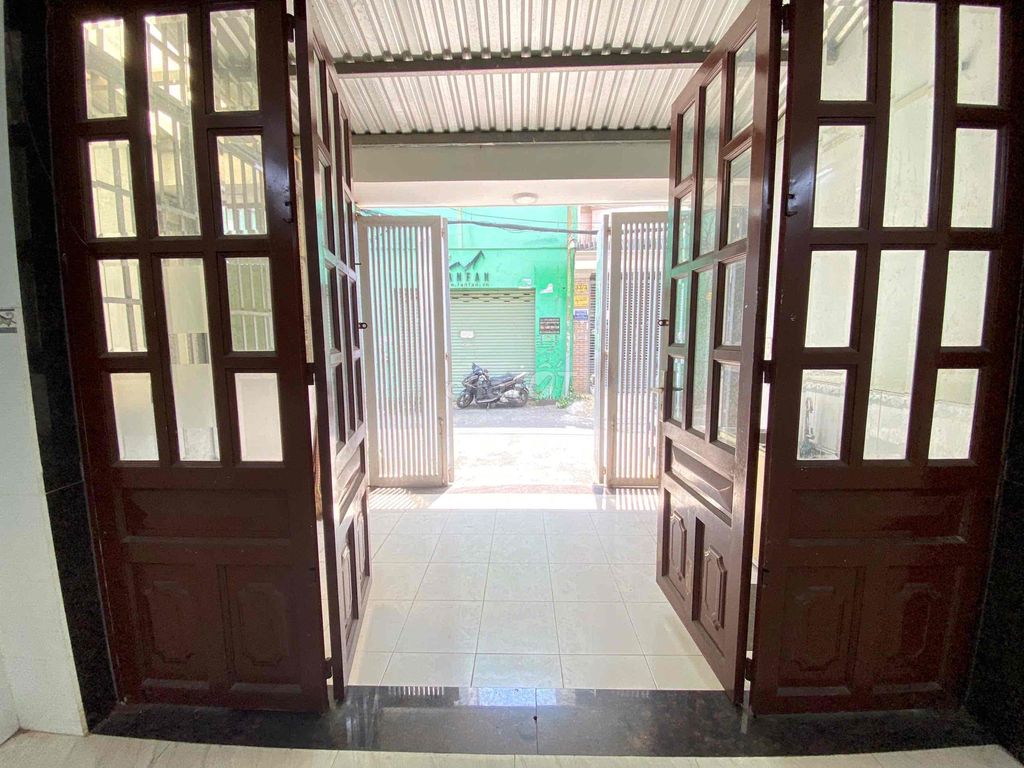 Rent the ground floor front in the alley, airport-Trường Sơn, bottle.