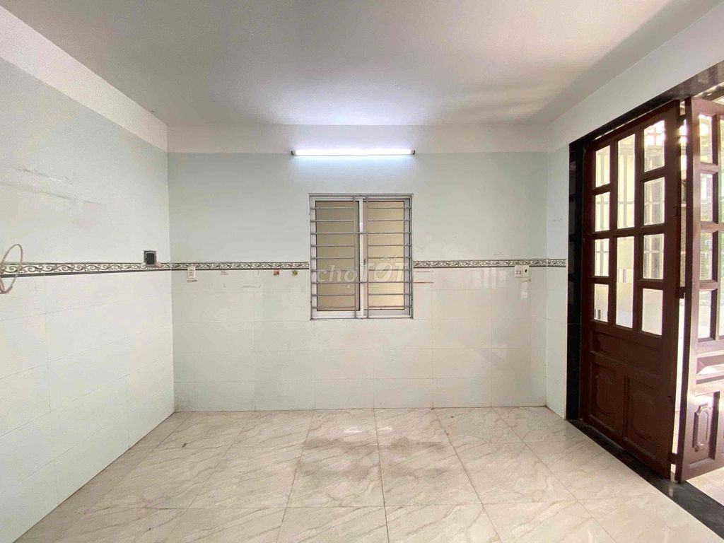 Rent the ground floor front in the alley, airport-Trường Sơn, bottle.