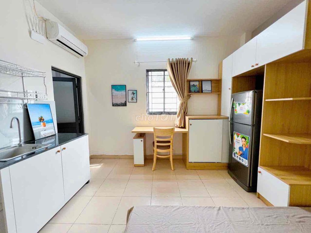 Rent the window window, full interior near the seven-yard drop.