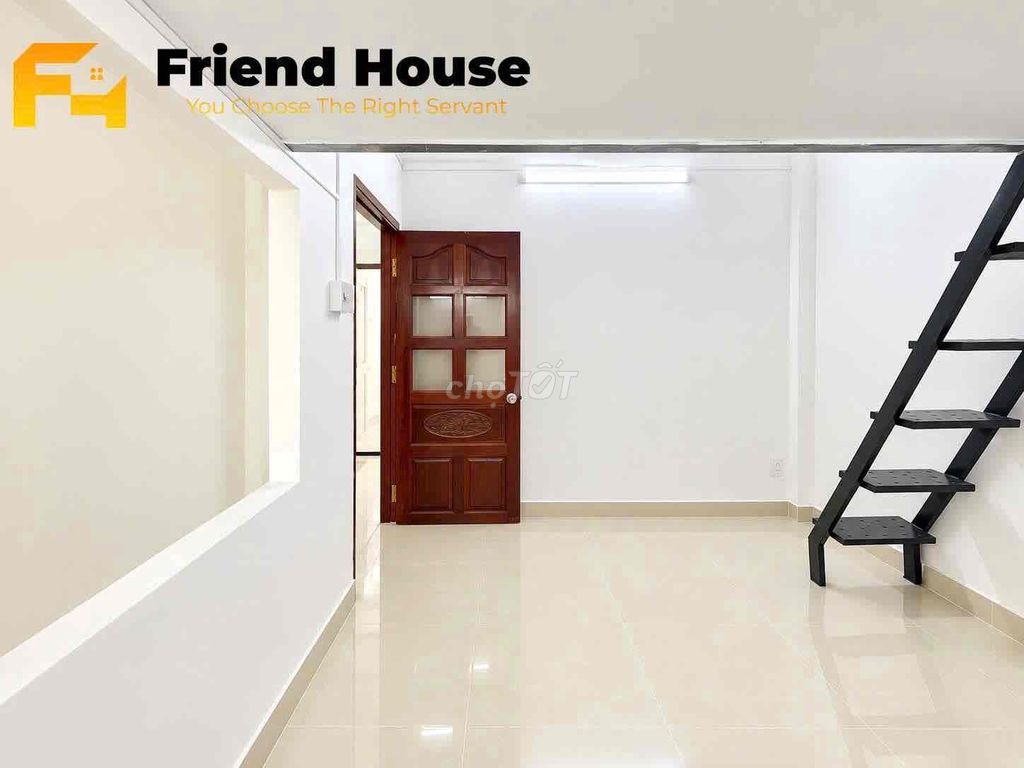 It's the owner of the new house, Phan Văn Trị.