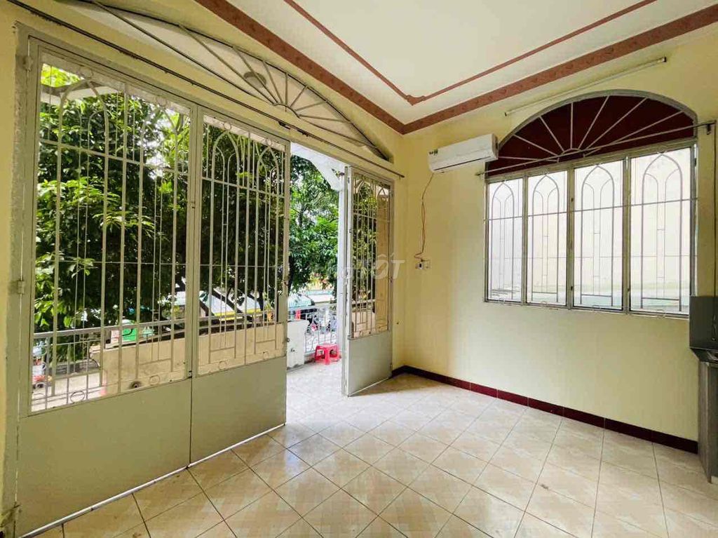 The Bancol studio has a refrigerator machine in the lyric - aphreum garden.