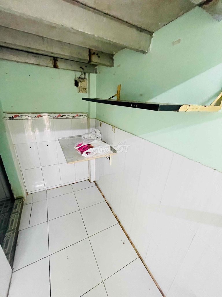 Rent the Lê Đình Cẩn Inn - ground-based missile with guard.
