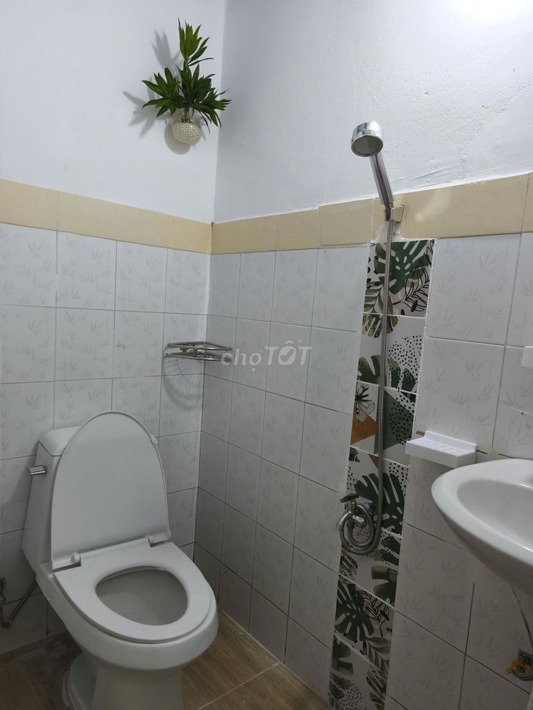 The original motel is 40 meters, 162.