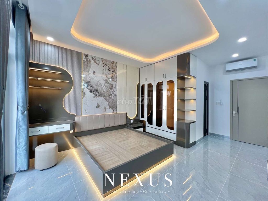The owner rented sp Studio near Aeon Mall Funky to the University of Public Trade