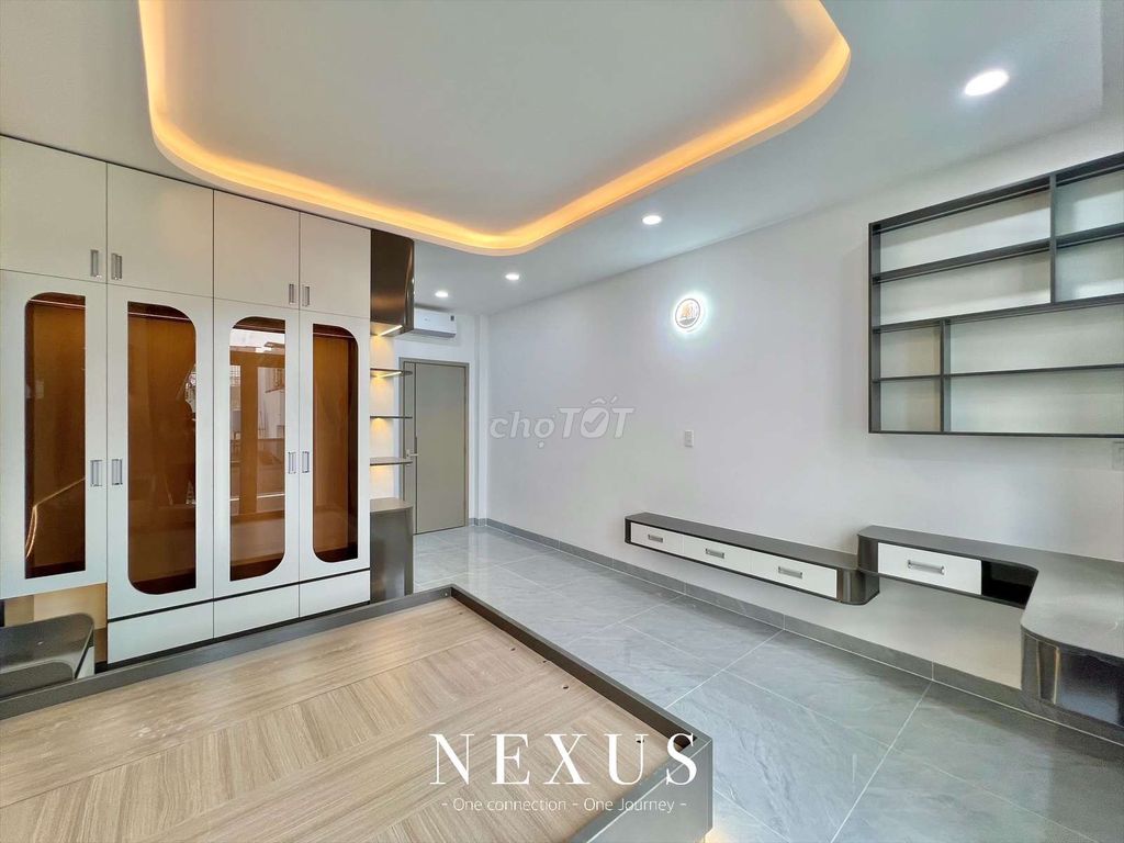 The owner rented sp Studio near Aeon Mall Funky to the University of Public Trade