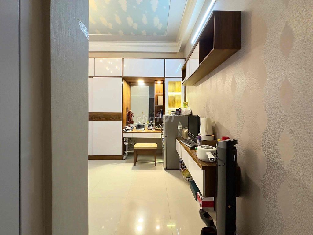 The studio has an elevator for Ngay Công Viên Gia Định.