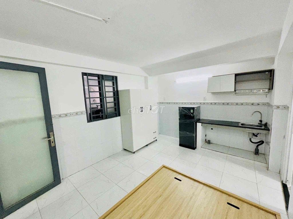 The studio has an elevator for Ngay Công Viên Gia Định.