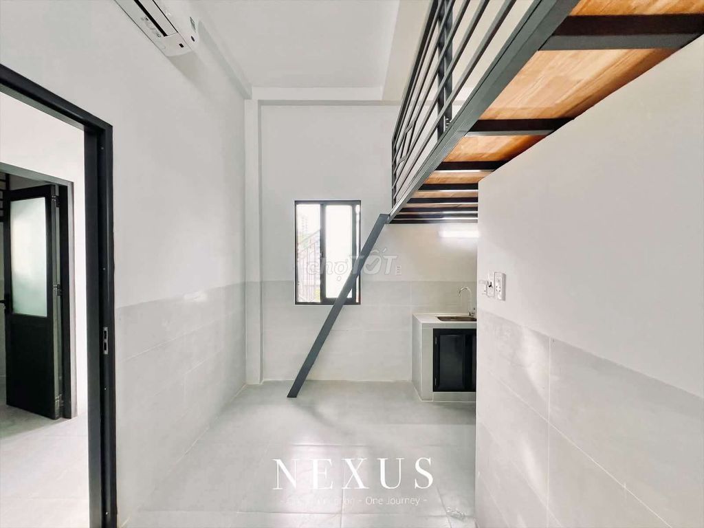 The owner of Duprix's new window is Full of furniture near the Constitutional University