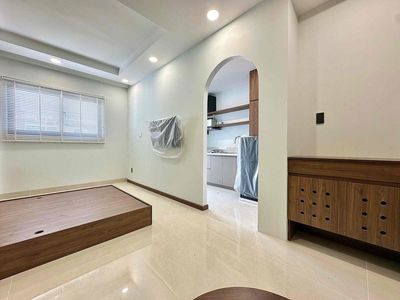 It's the owner who rented the balcony apartment - mgr 1 bedroom Full interior Trần Não