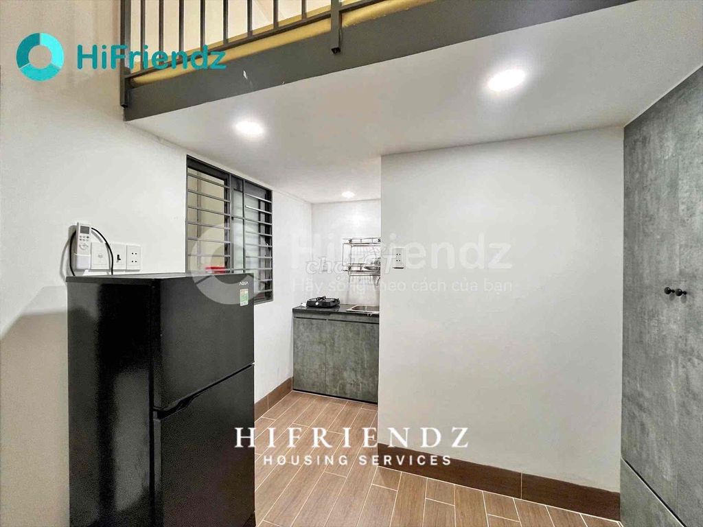 Rent an M8 high-size interior for the entire 7th district production site.
