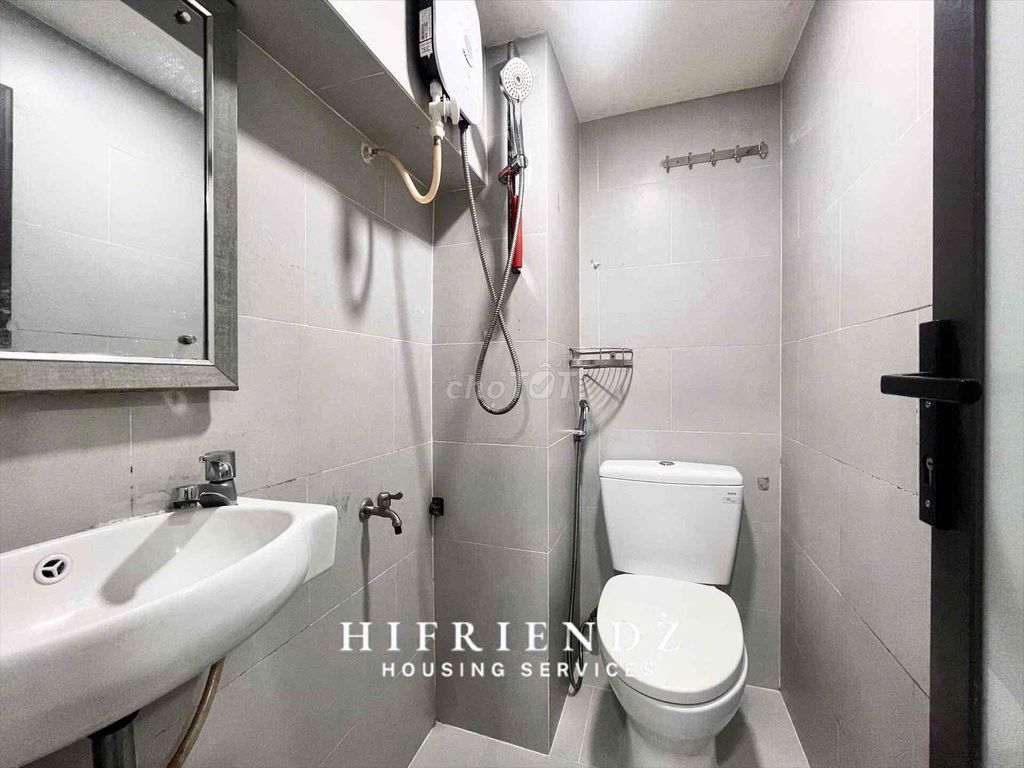Rent an M8 high-size interior for the entire 7th district production site.