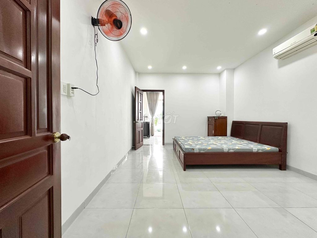 Bedroom 1 45 M2 - private garden balcony sold at the base of spades