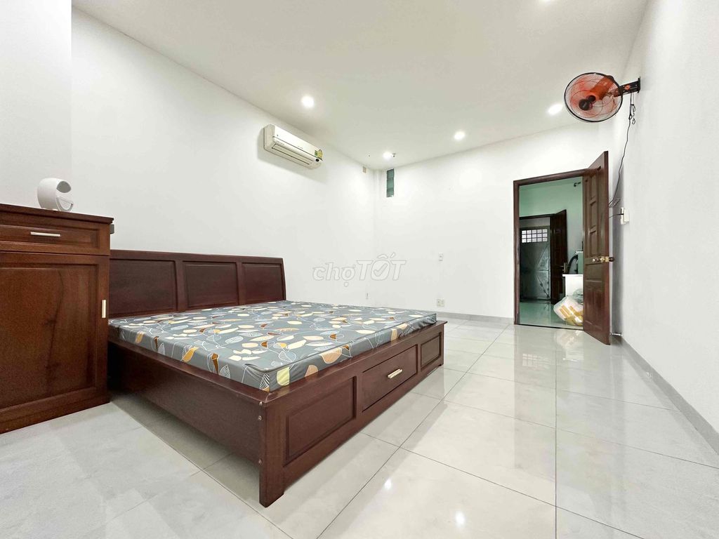 Bedroom 1 45 M2 - private garden balcony sold at the base of spades
