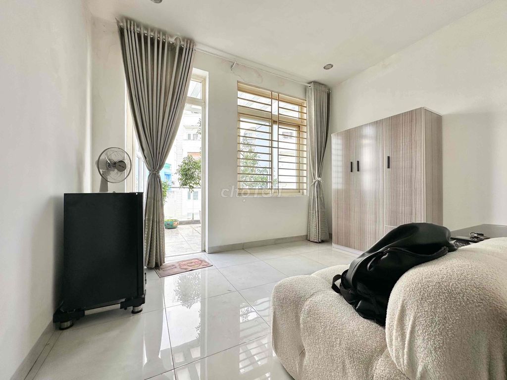 Bedroom 1 45 M2 - private garden balcony sold at the base of spades