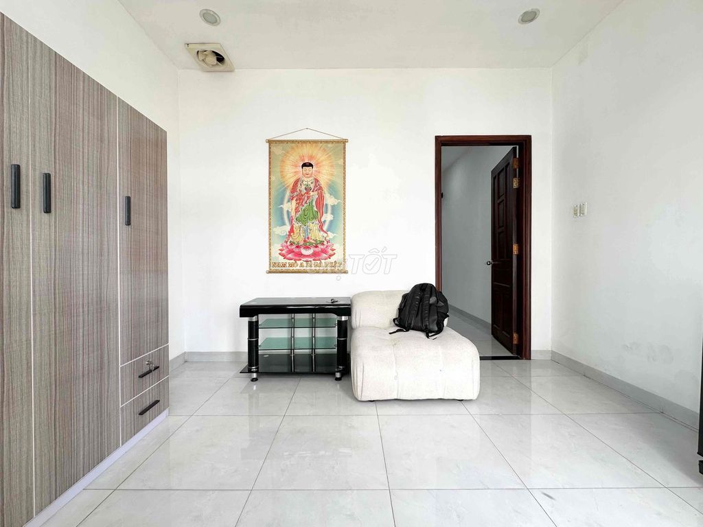 Bedroom 1 45 M2 - private garden balcony sold at the base of spades