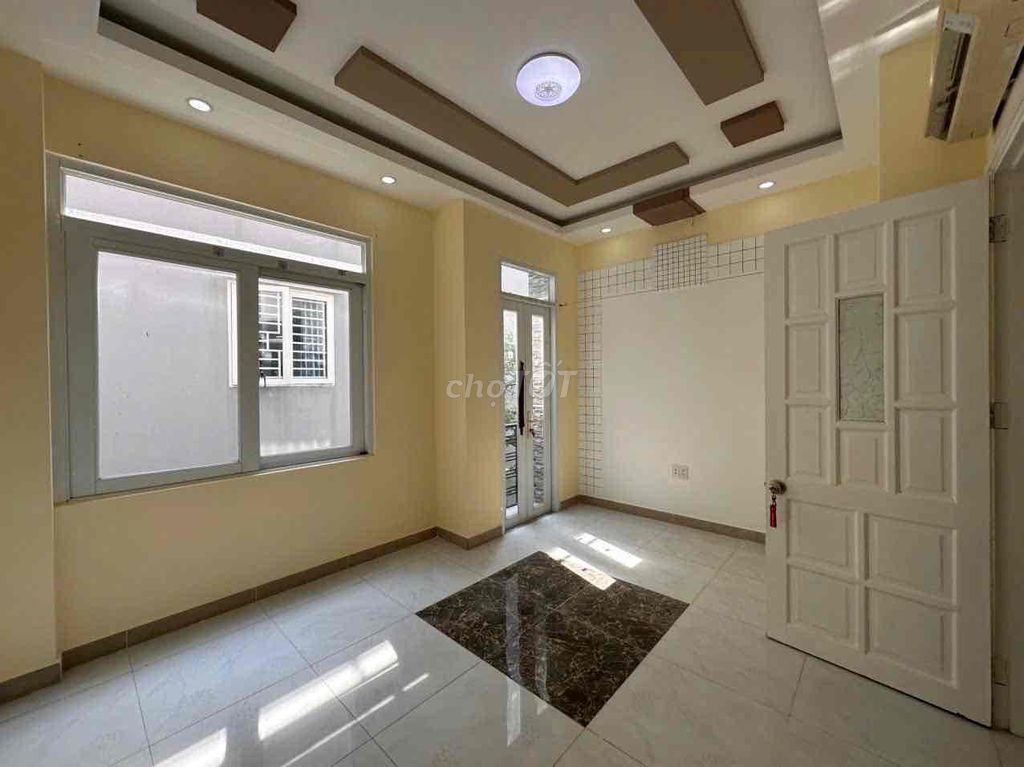 Phan Đăng Lưu renter's own equity.