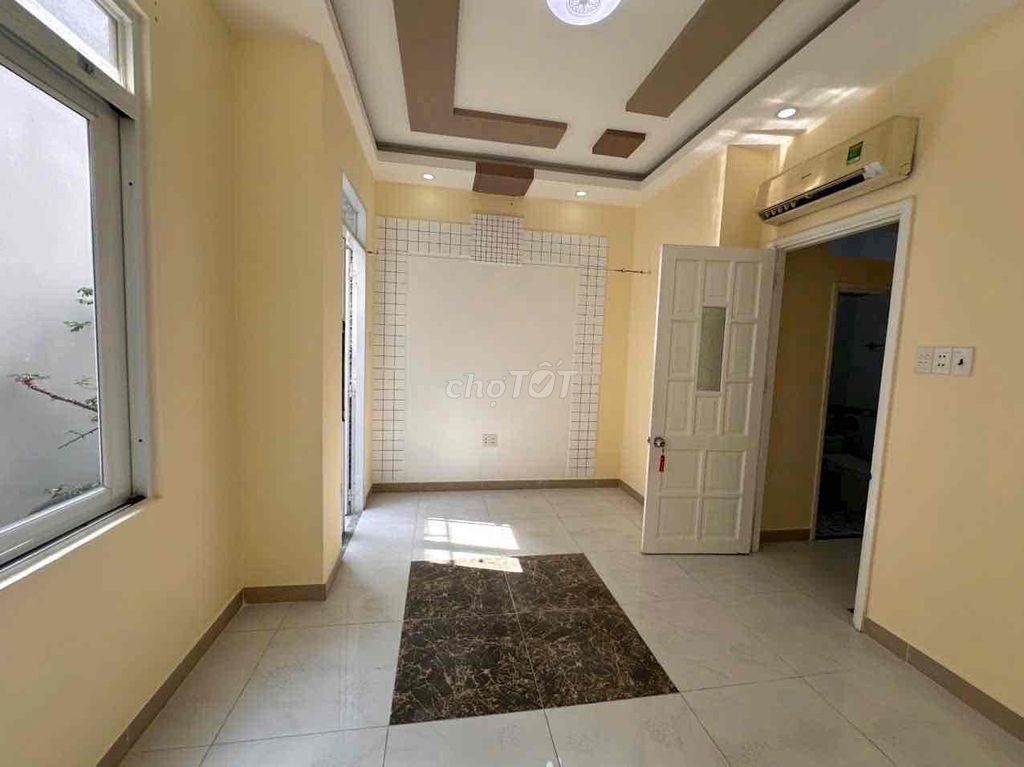 Phan Đăng Lưu renter's own equity.