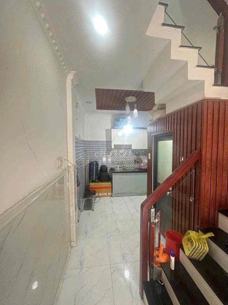 Rent 3 x 8 1st floor 2 bedrooms with cabinets right at EMart2 VSI