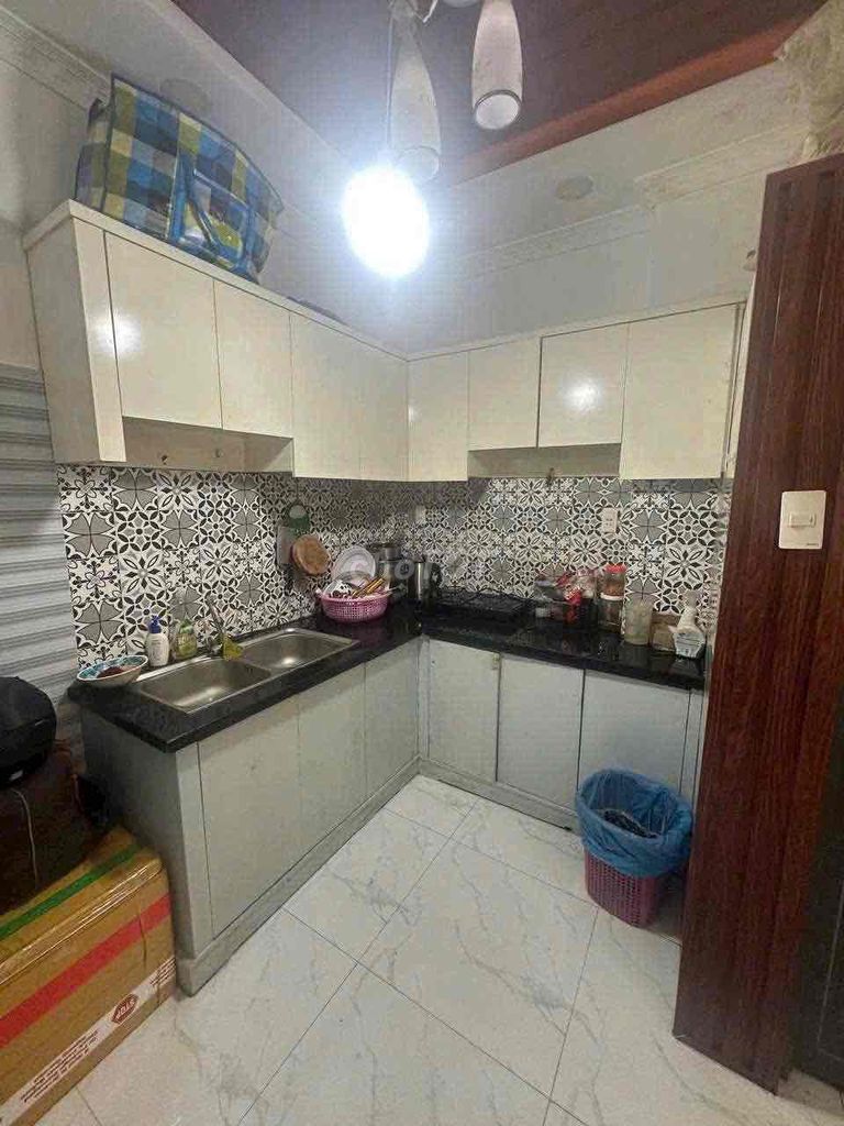 Rent 3 x 8 1st floor 2 bedrooms with cabinets right at EMart2 VSI