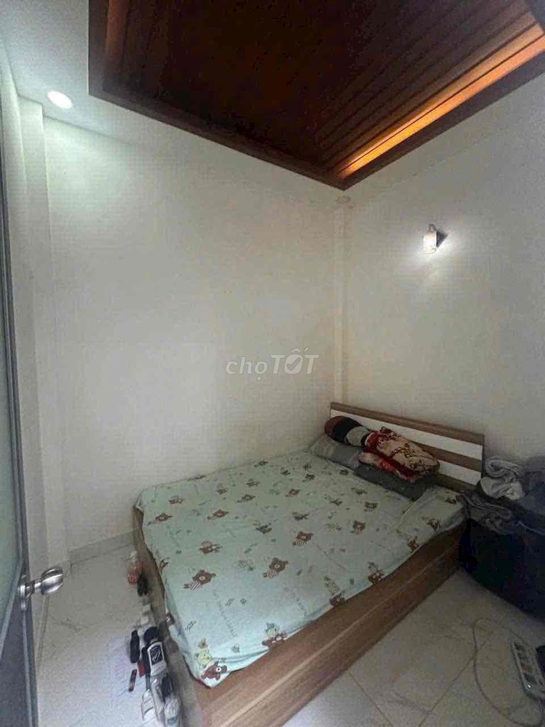 Rent 3 x 8 1st floor 2 bedrooms with cabinets right at EMart2 VSI