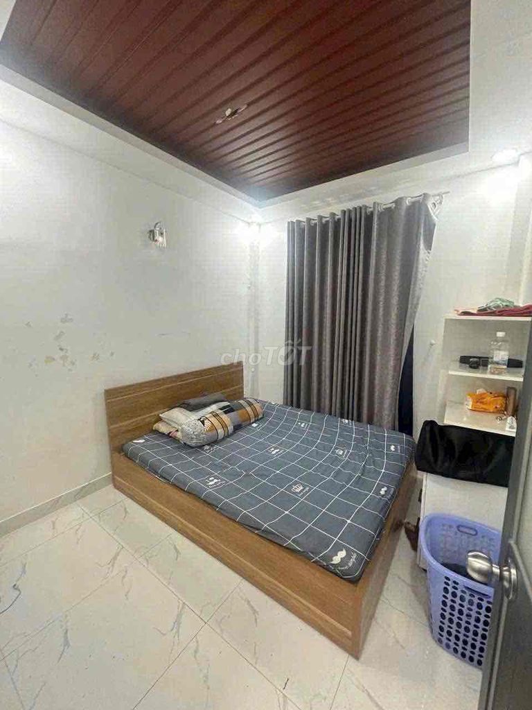 Rent 3 x 8 1st floor 2 bedrooms with cabinets right at EMart2 VSI