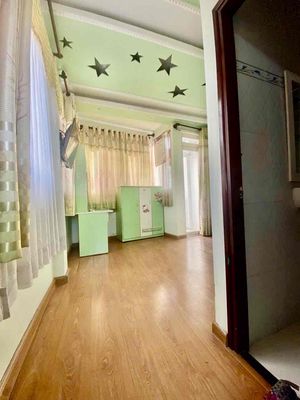 A high-end hotel suite called Bình Thạnh 20 meters of furniture with a balcony.