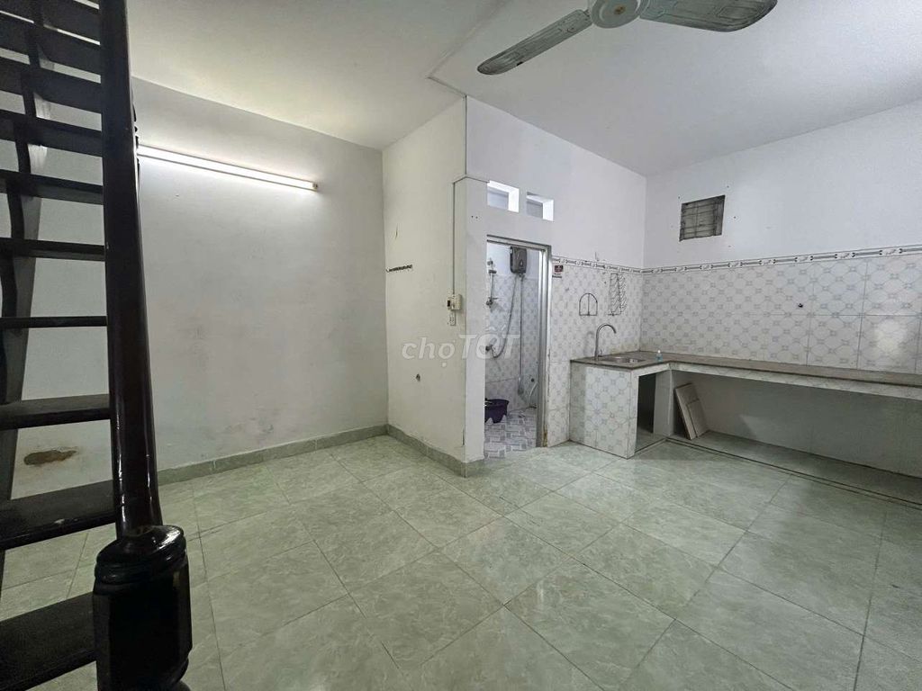 Rent a house. Mã Lò.7 million. Two bedrooms.