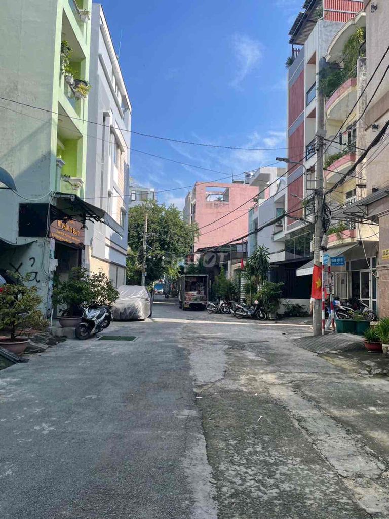 Rent a Tân Kỳ Tân Quý car alley just 9 Ts
