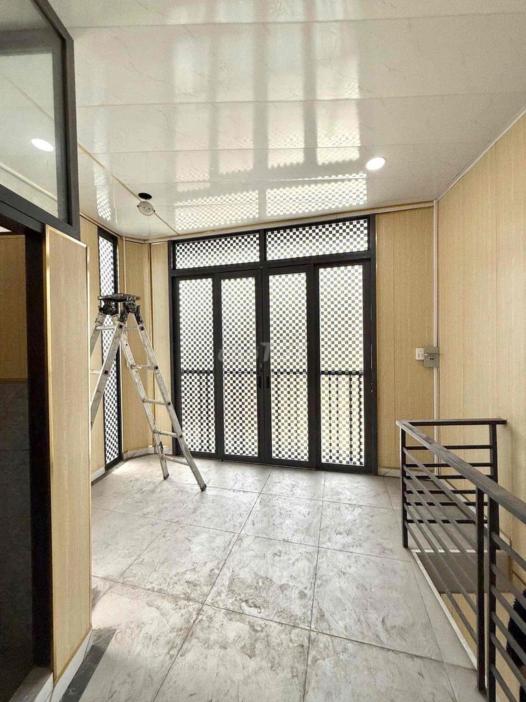 3 floors Phạm Văn Đồng, bt. At 8 million a month.