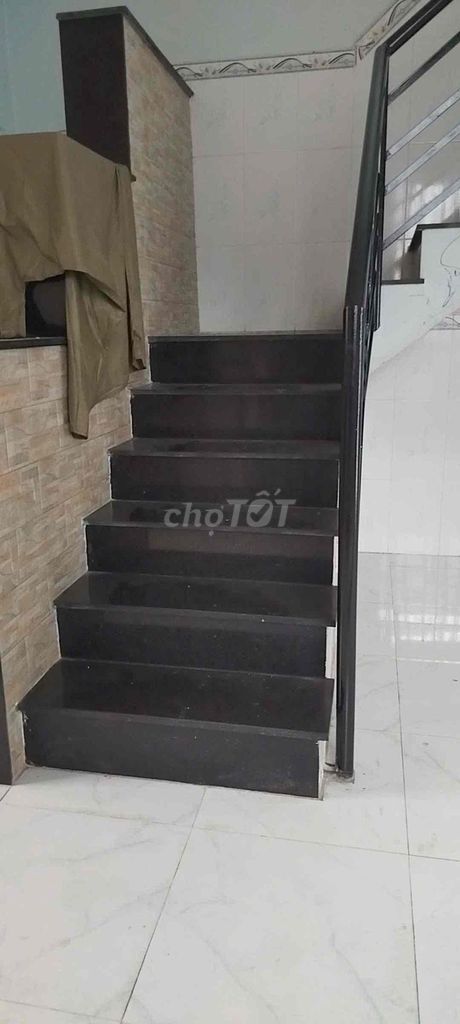 Rent it to level 1-- front floor Nguyễn Văn Tạo.