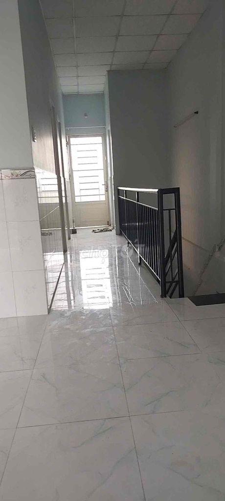 Rent it to level 1-- front floor Nguyễn Văn Tạo.