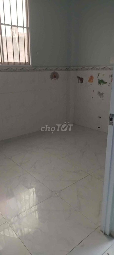 Rent it to level 1-- front floor Nguyễn Văn Tạo.