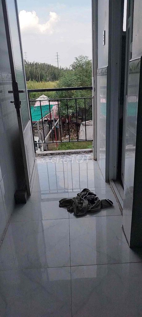 Rent it to level 1-- front floor Nguyễn Văn Tạo.