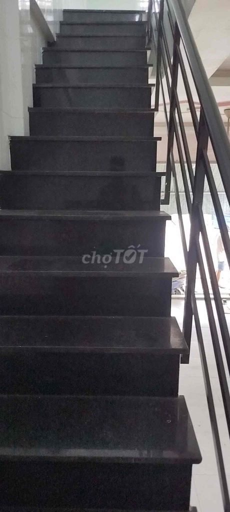 Rent it to level 1-- front floor Nguyễn Văn Tạo.