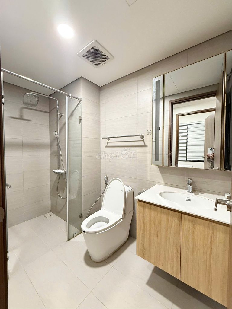 Rent two bedrooms - two toilets.