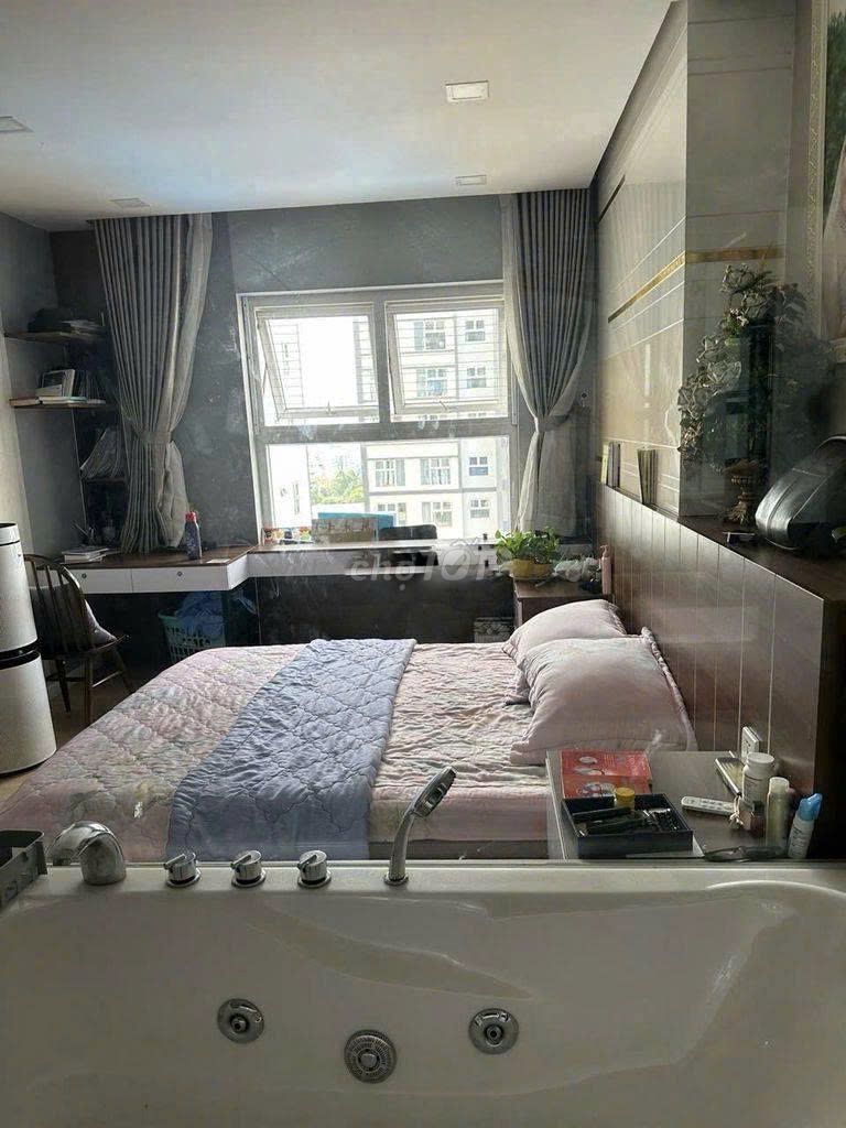 Xigrind Court, rent three bedrooms, two toilets, full interior, 22.8 million.