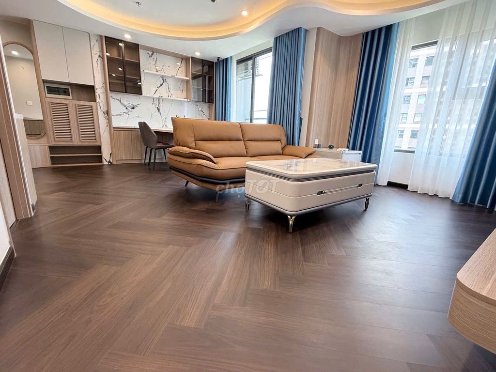 The owner rented three bedrooms to improve into two large bedrooms.