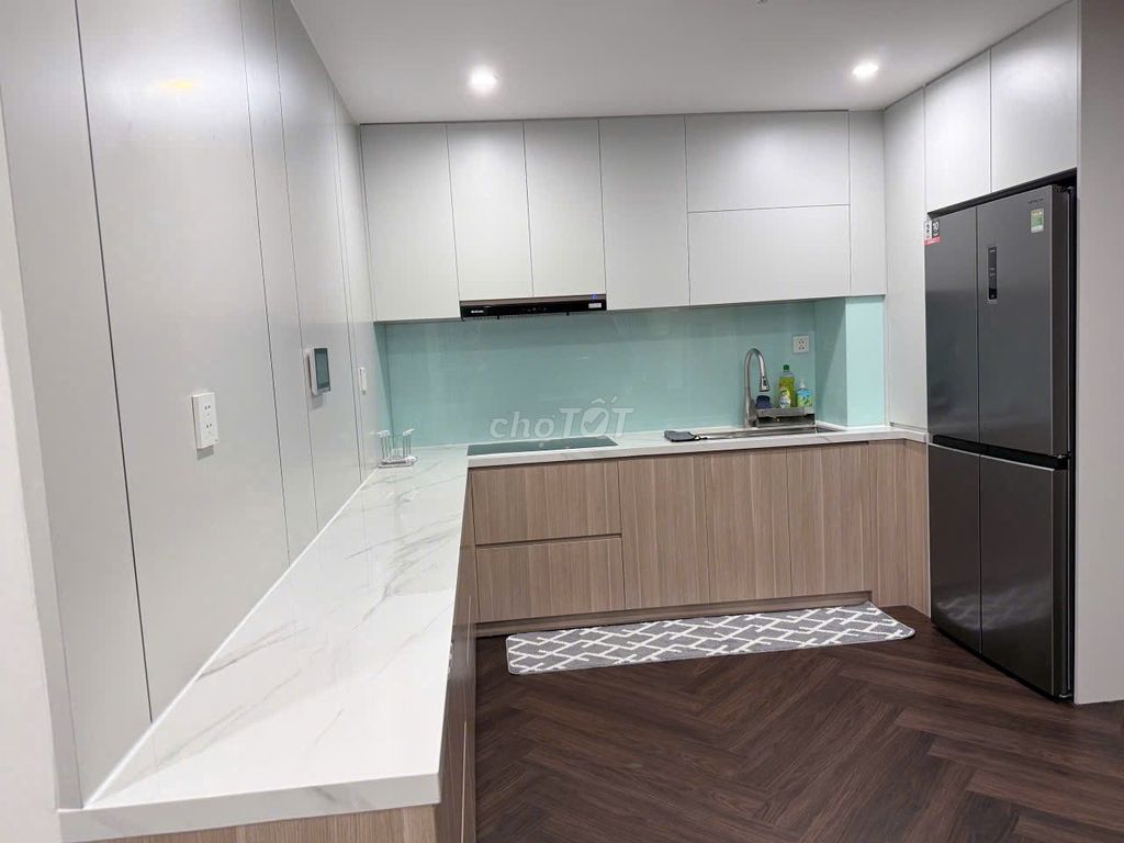 The owner rented three bedrooms to improve into two large bedrooms.