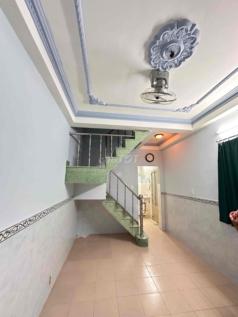Renting the House Near the fall 6 district heads 10; 4 bedroom 2 empty toilets