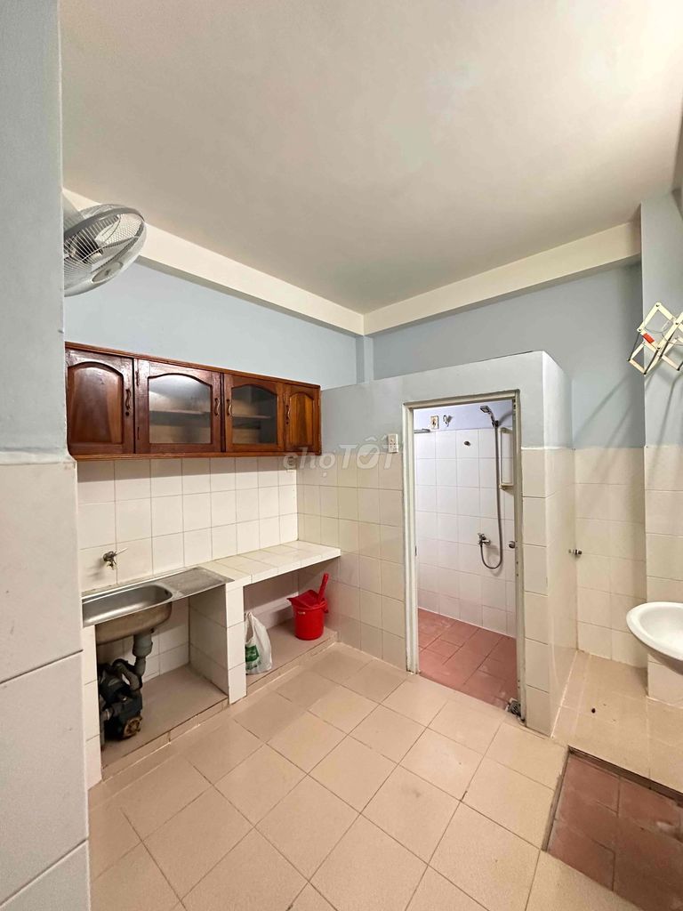 Renting the House Near the fall 6 district heads 10; 4 bedroom 2 empty toilets