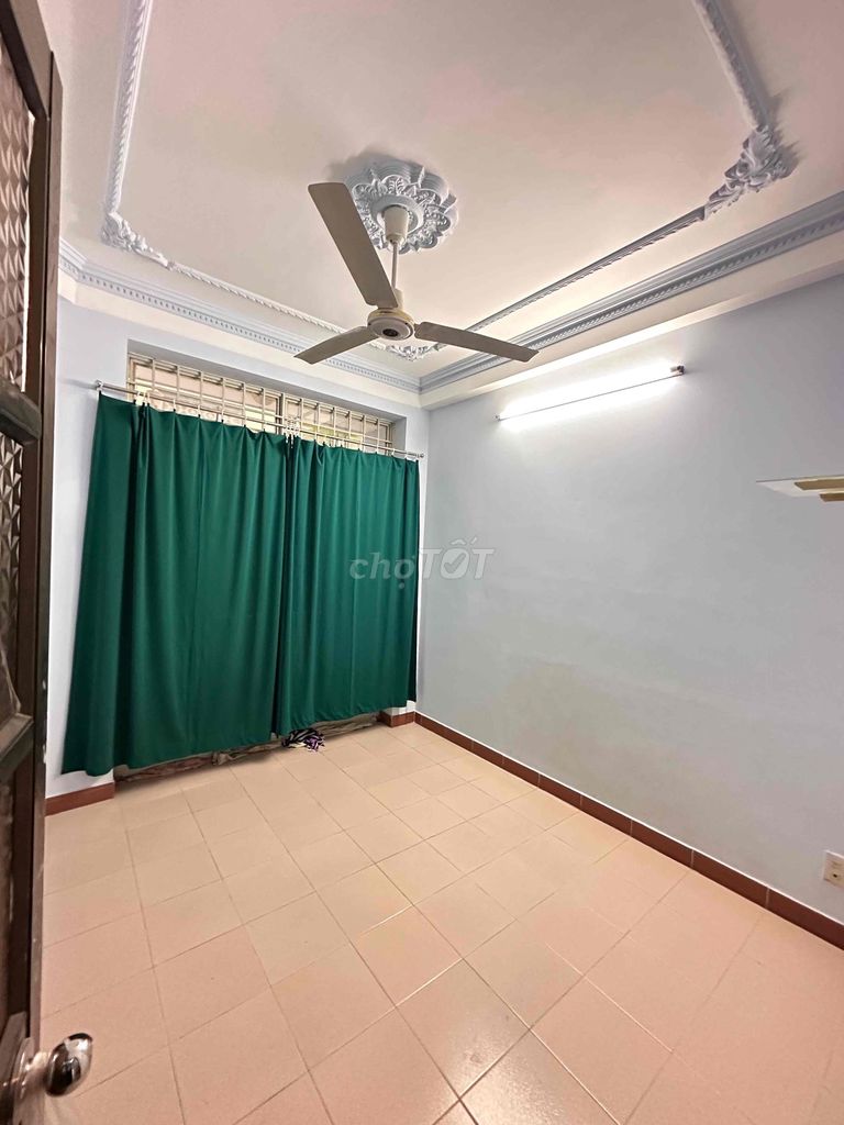 Renting the House Near the fall 6 district heads 10; 4 bedroom 2 empty toilets