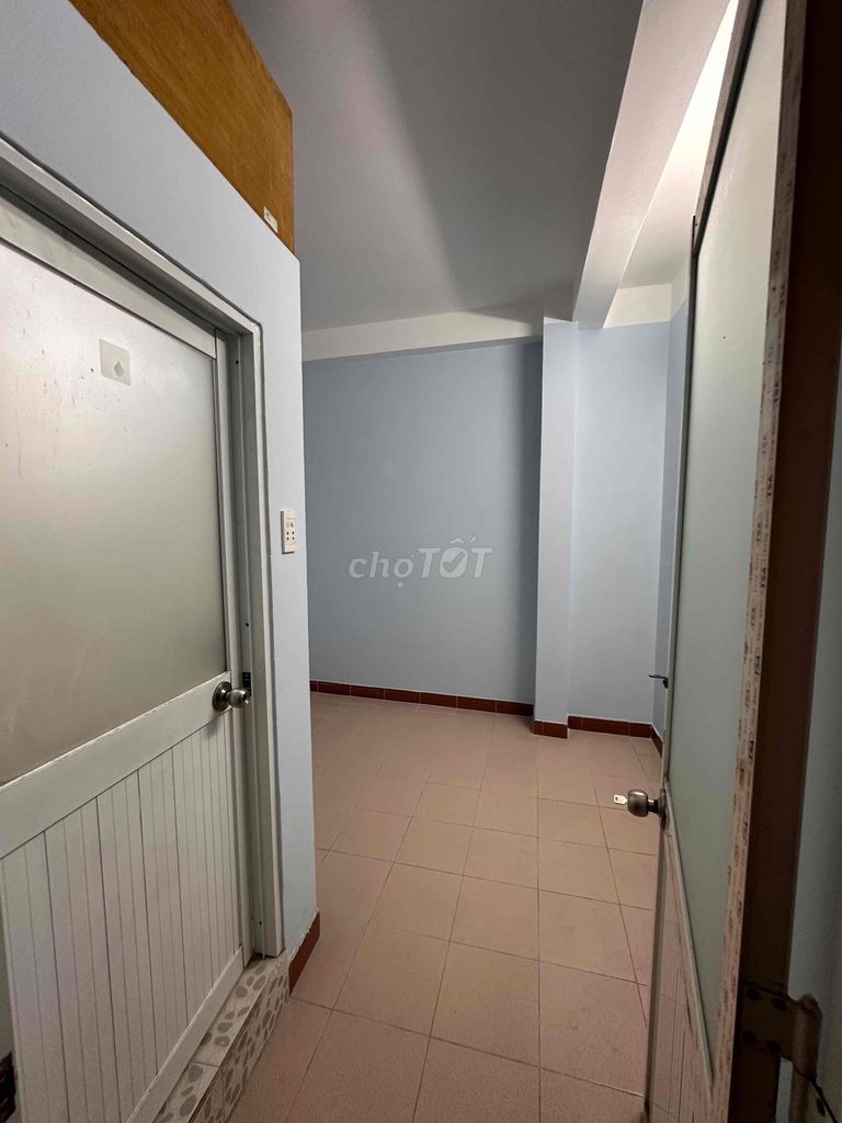 Renting the House Near the fall 6 district heads 10; 4 bedroom 2 empty toilets